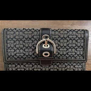 Signature Coach wallet
